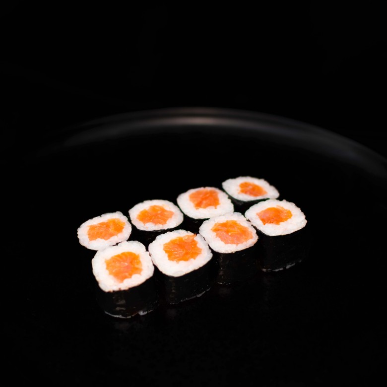 Макі з копченим лососем